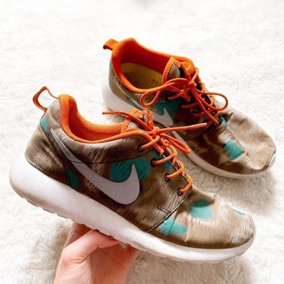 Nike Roshe Run Multicolor Running Shoes  Sneakers Sz 8.5 - Picture 1 of 6